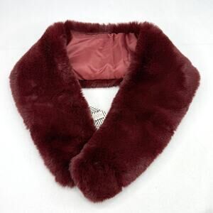 NWT Izzy & Liv Fuzzy Red Scarf/Collar
